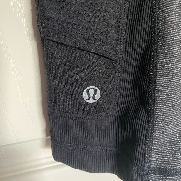 Lululemon long sleeve black reversible 6 - Picture 5 of 7